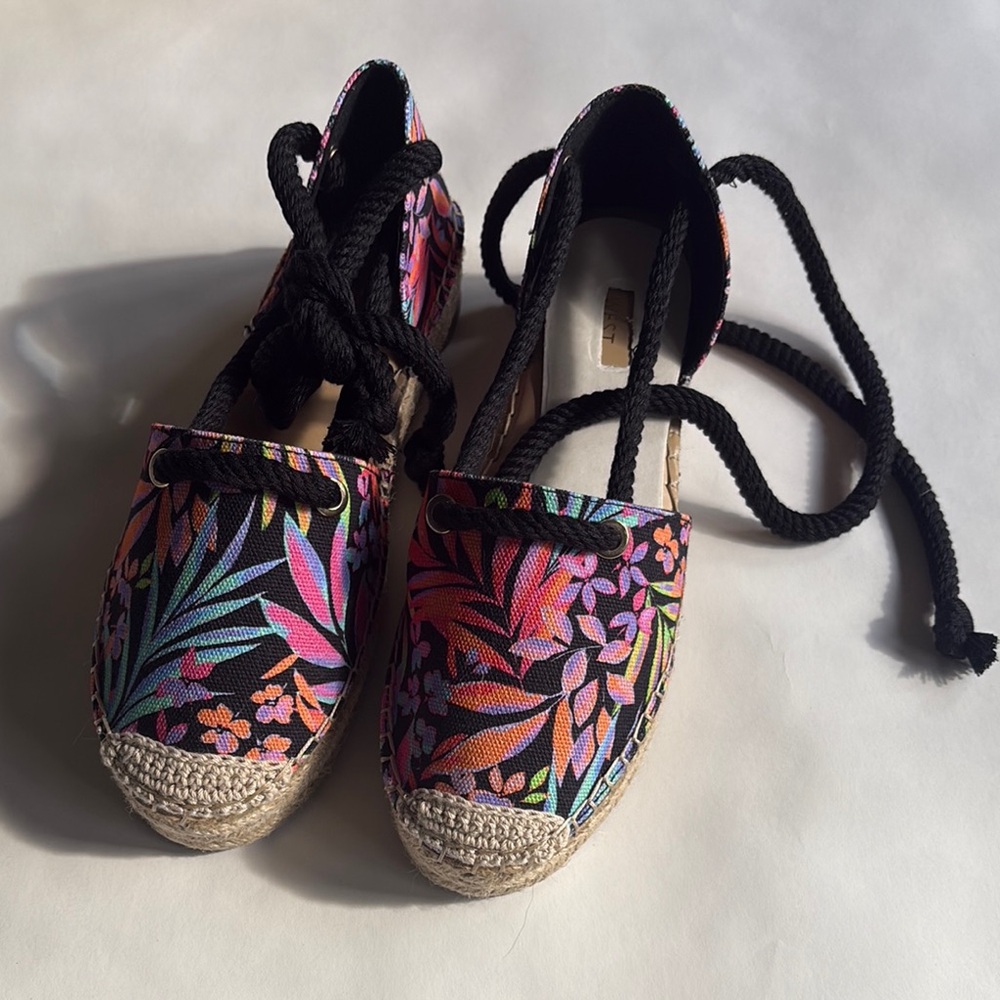 Nine West Meaks Espadrille Flats with Floral Design size 8.5